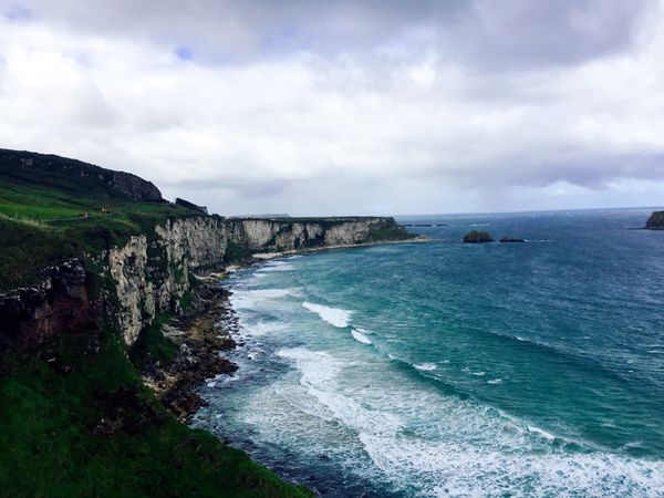 アイルランド・ダブリン「アイルランド」の写真：北アイルランドのキャリック・ア・リード。...