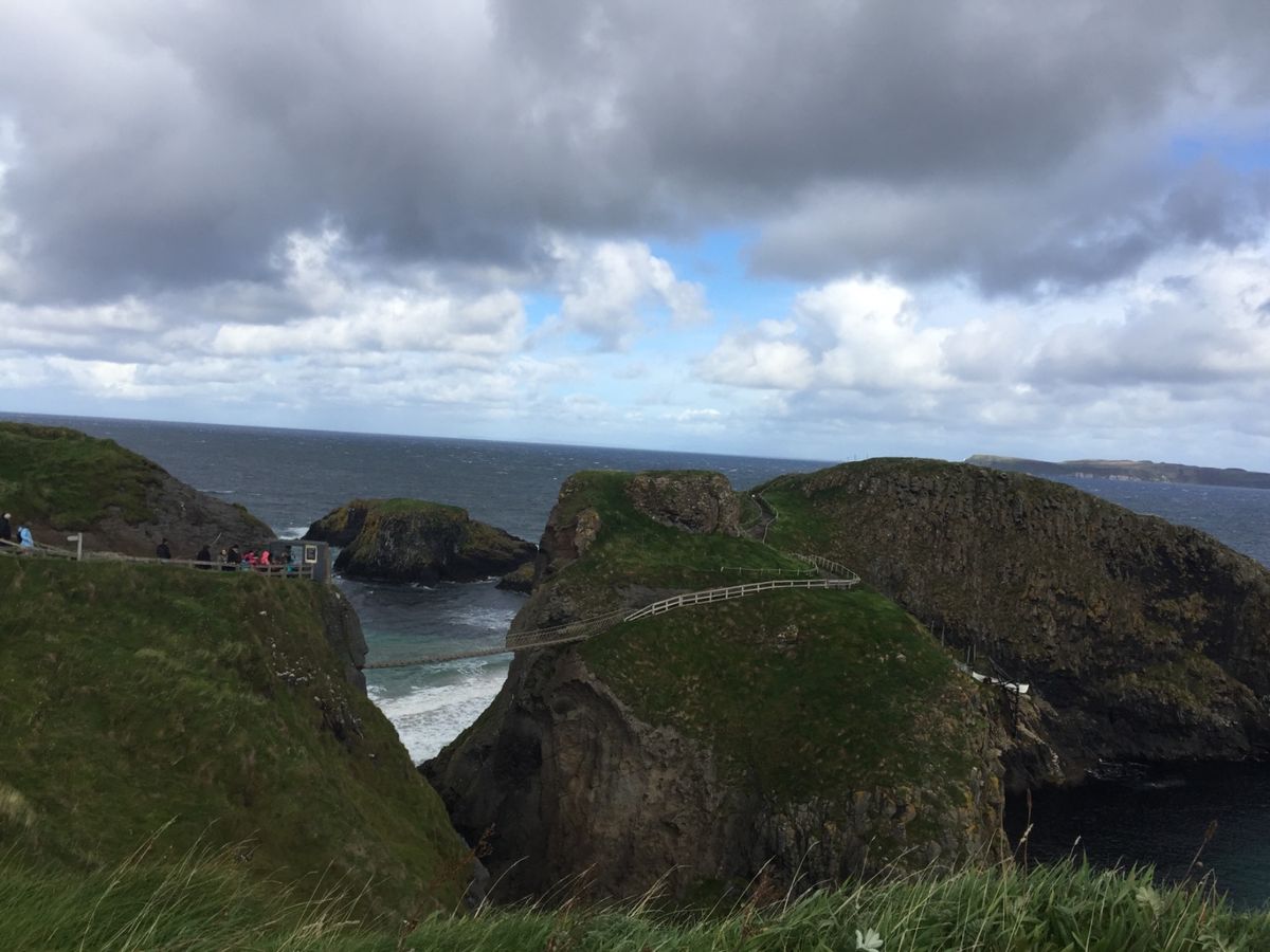 北アイルランドのキャリック・ア・リード。強風すぎて吊り橋渡れず。