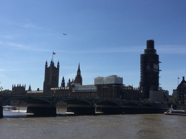 イギリス(英国)・ロンドン「アイルランド前にロンドン」の写真：テムズ川を船で移動してみた