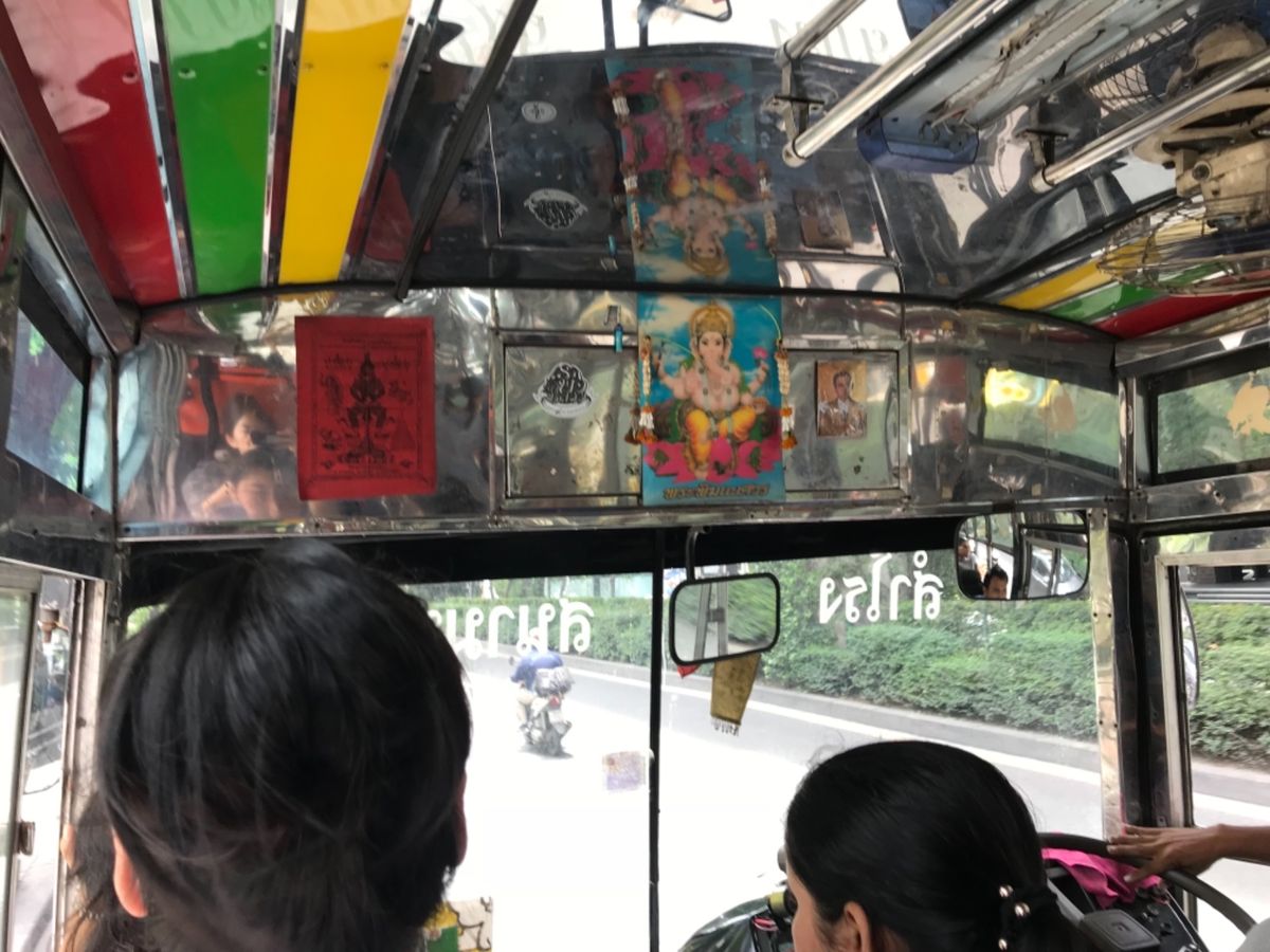 バスにも乗ってみた。超安い。
とりあえず乗ったら車掌さんにお金を渡すシステ...