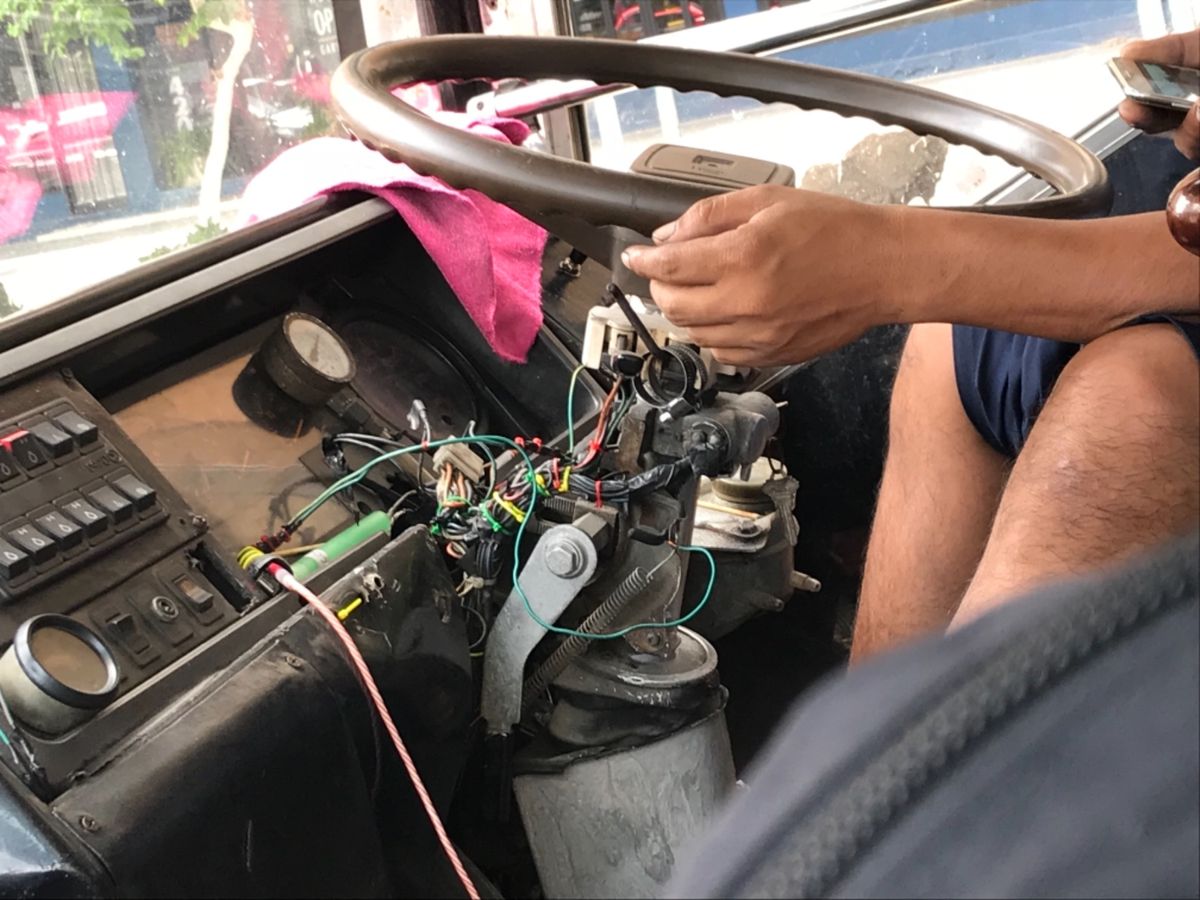 バスにも乗ってみた。超安い。
とりあえず乗ったら車掌さんにお金を渡すシステ...