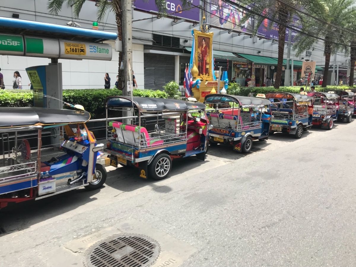 バスにも乗ってみた。超安い。
とりあえず乗ったら車掌さんにお金を渡すシステ...