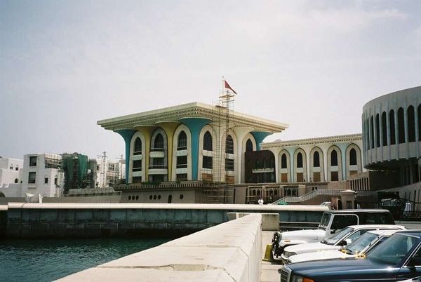 オマーン・マスカット「2005年 オマーン首都マスカットのんびり。」の写真：アラム宮殿（改装中）