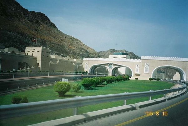 オマーン・マスカット「2005年 オマーン首都マスカットのんびり。」の写真：こんなゲートが沢山ある。
