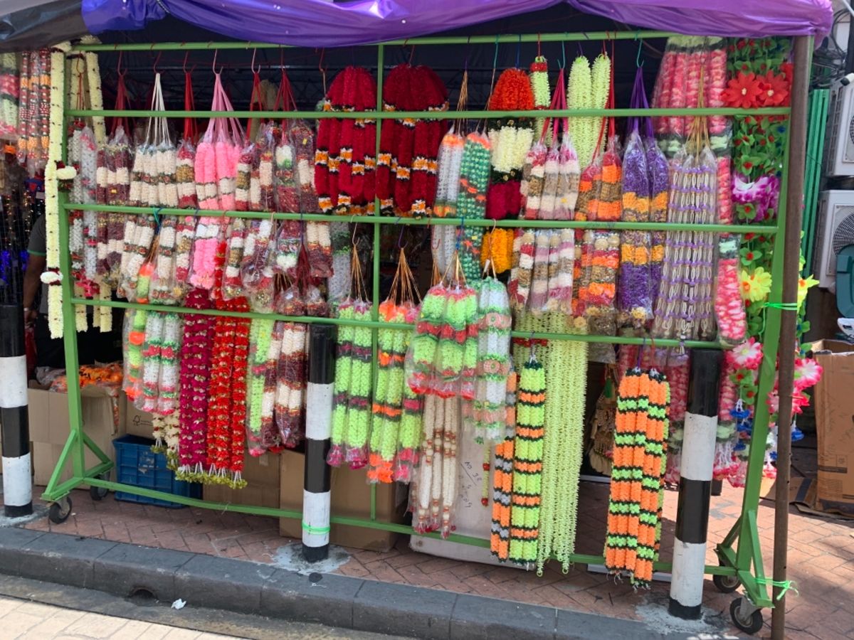 ディーパバリの飾りを売っているお店がいっぱい！