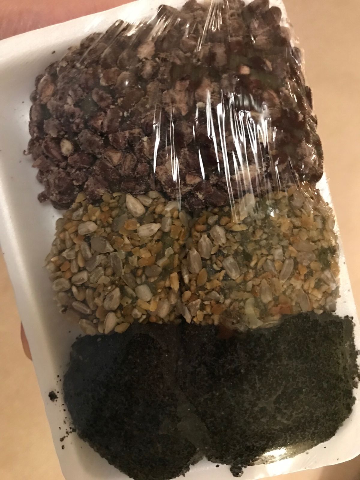 西帰浦最大の市場、西帰浦メイルオルレ市場。食べるスペースもあり、観光客にも...