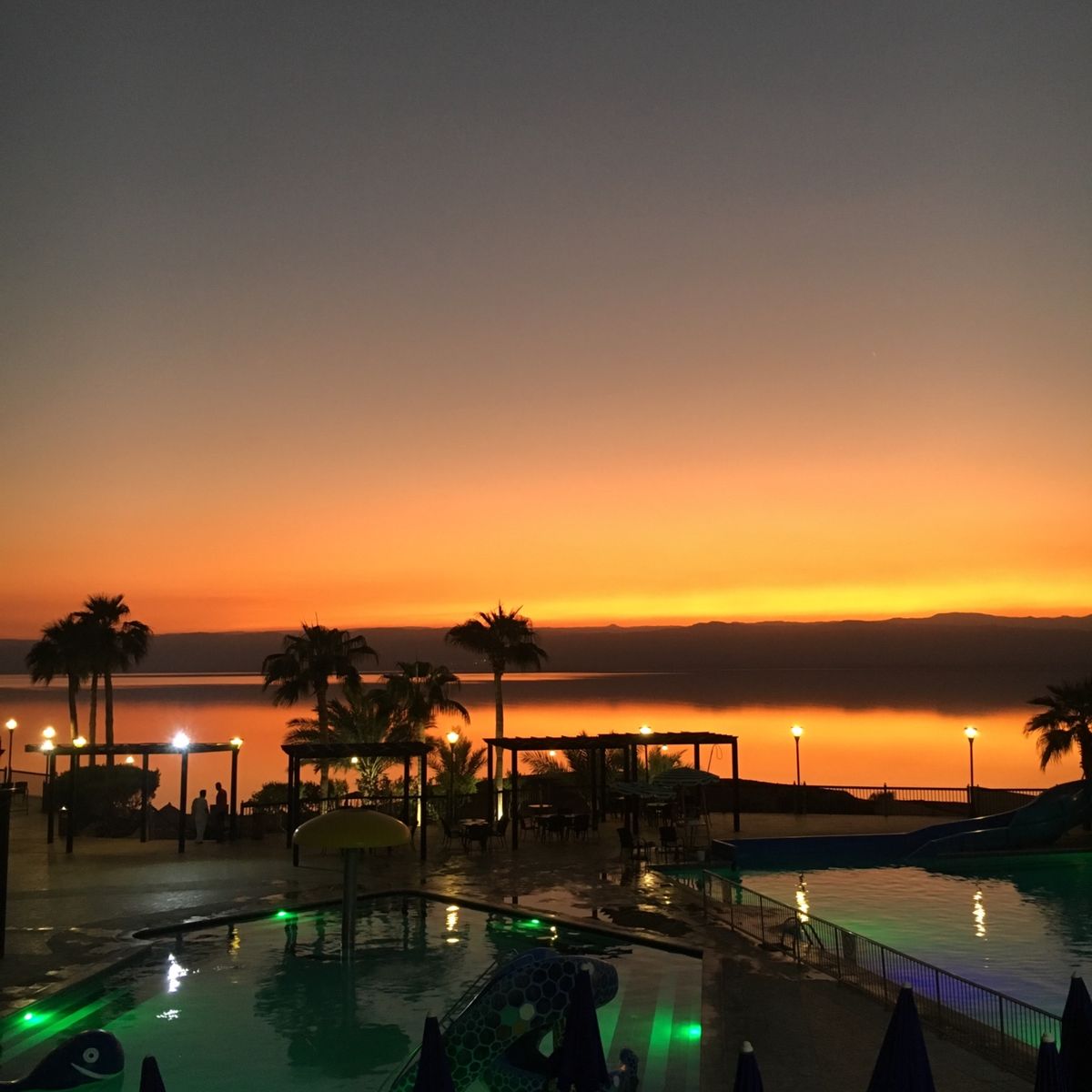 ①死海の夕陽 Dead Sea Spa Hotel, Jordan
②青銅...