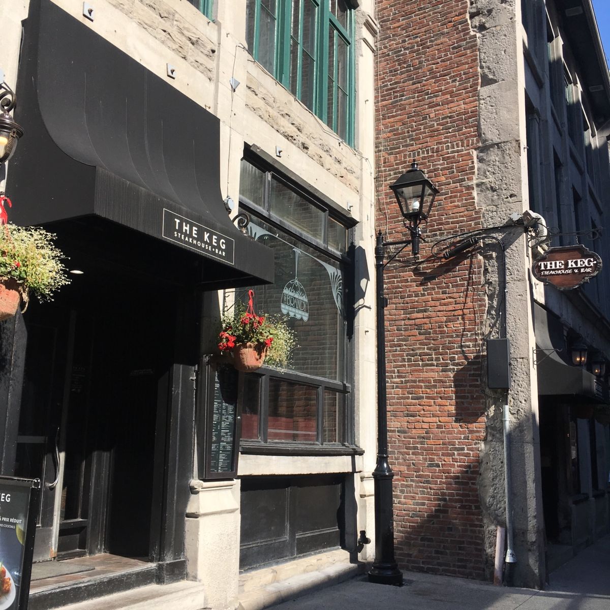 ①セリーヌディオンが挙式したノートルダム大聖堂 Montreal, Que...