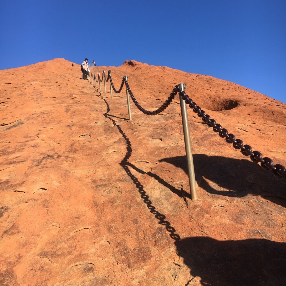 ①山頂にあるモニュメント
②過酷な岩登り
③100%息が切れます
④がんば...