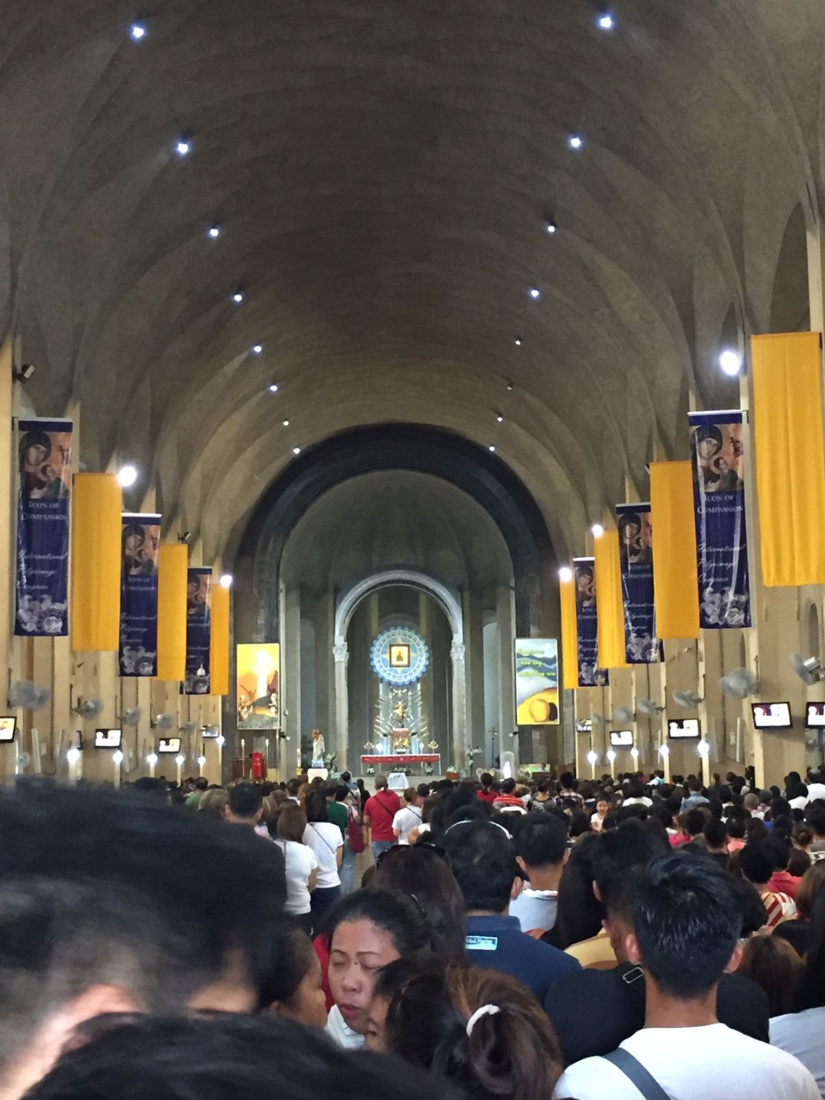 マニライントラムロス観光