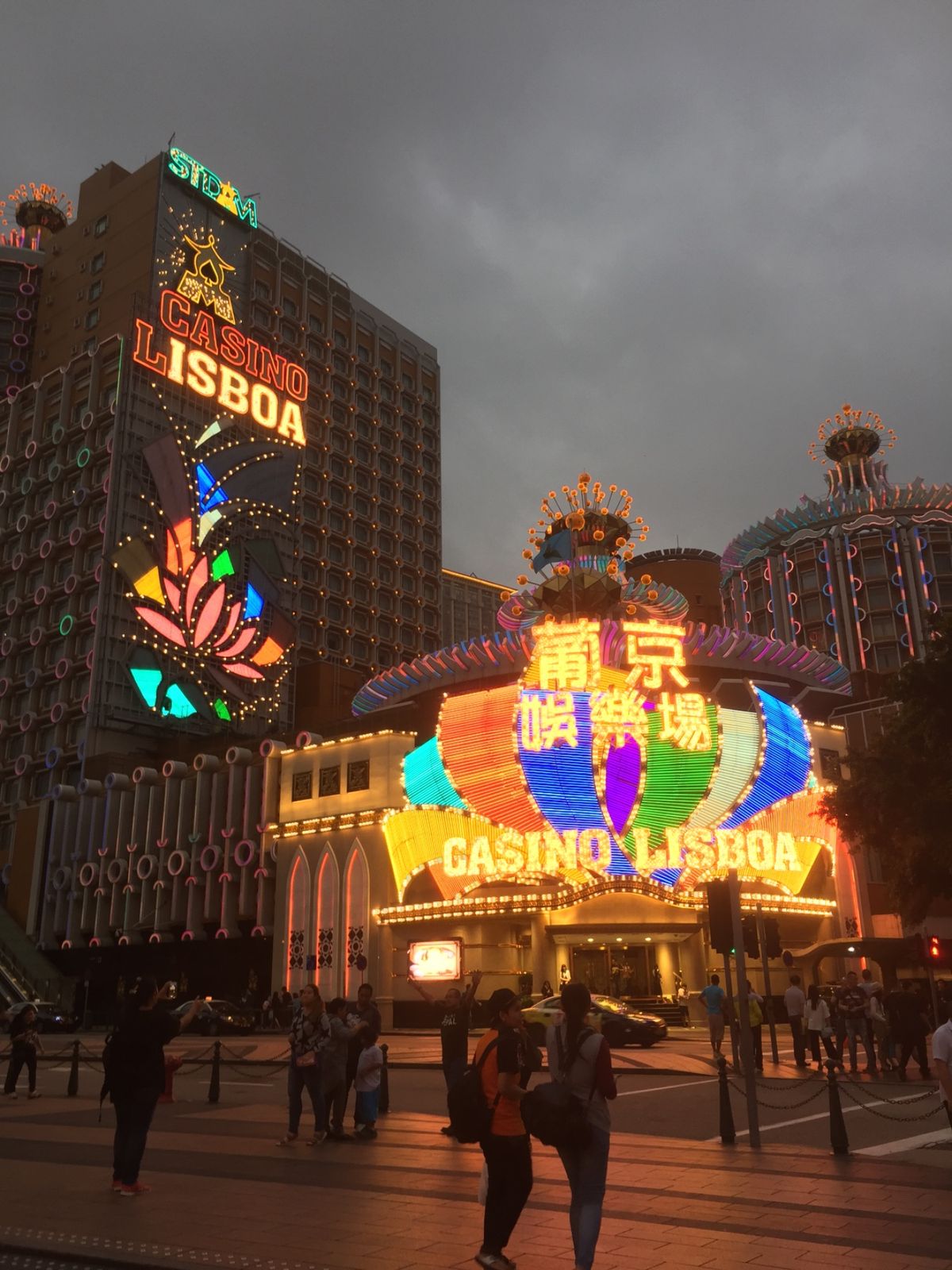 マカオ市内の観光と
カジノ