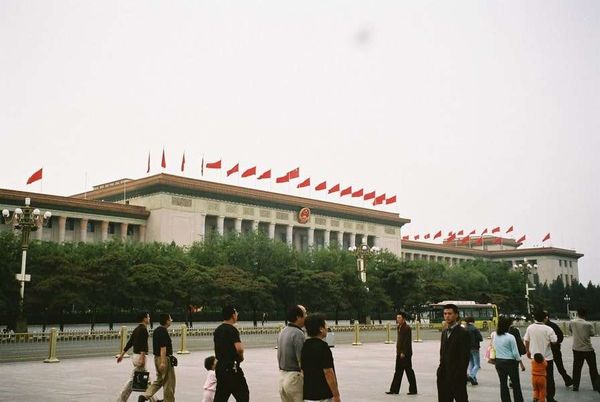 中国・北京「2005年 北朝鮮訪朝前後の北京滞在　反日の象徴～中国人民抗日戦争記念館」の写真：全人代の議場となる人民大会堂

