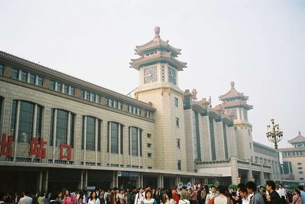 中国・北京「2005年 北朝鮮訪朝前後の北京滞在　反日の象徴～中国人民抗日戦争記念館」の写真：北京駅