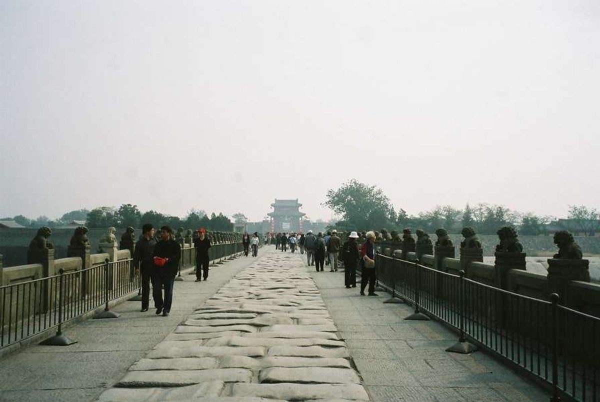 ここで盧溝橋事件が勃発日中戦争へと突入していった。