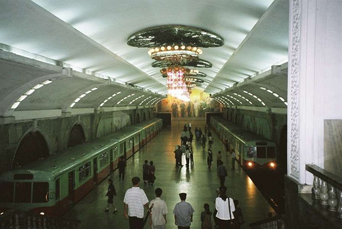 復興駅(Puhung Subway Station 부흥역)
旧ソ連式の地...
