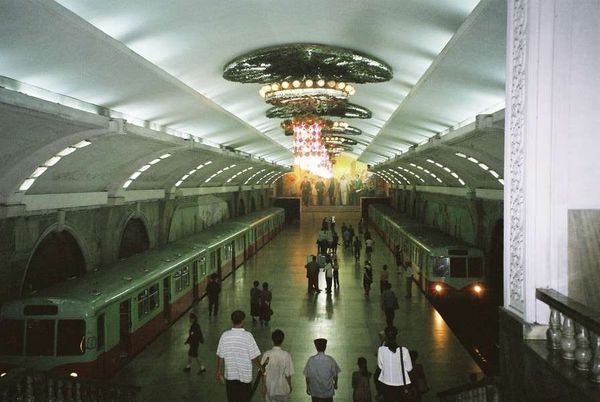 朝鮮民主主義人民共和国・DMZ「2005年金正日政権下の北朝鮮」の写真：復興駅(Puhung Subway St...