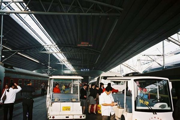 朝鮮民主主義人民共和国・DMZ「2005年金正日政権下の北朝鮮」の写真：早朝北京着