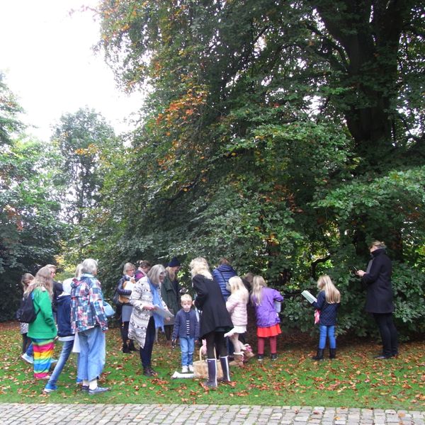 デンマーク「ルイジアナ美術館」の写真：ルイジアナ美術館のお庭で子供たちのワーク...