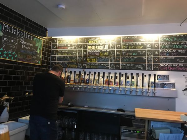 デンマーク・ニューハウン「Denmark🇩🇰Copenhagen」の写真：ミッケラーバー🍺