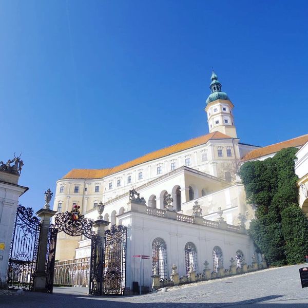 チェコ共和国・プラハ「足を伸ばして南モラヴィア」の写真：南モラヴィア、ミクロフの宮殿「ミクロフ城...