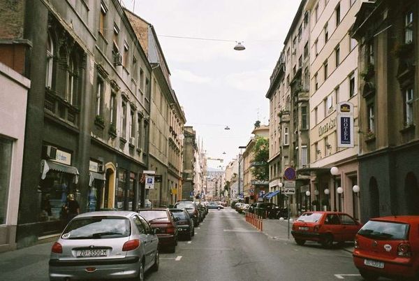 クロアチア・ザグレブ「2006年 クロアチア 第二次大戦以来ヨーロッパ最悪の戦闘地へ 」の写真:朝の首都ザグレブ