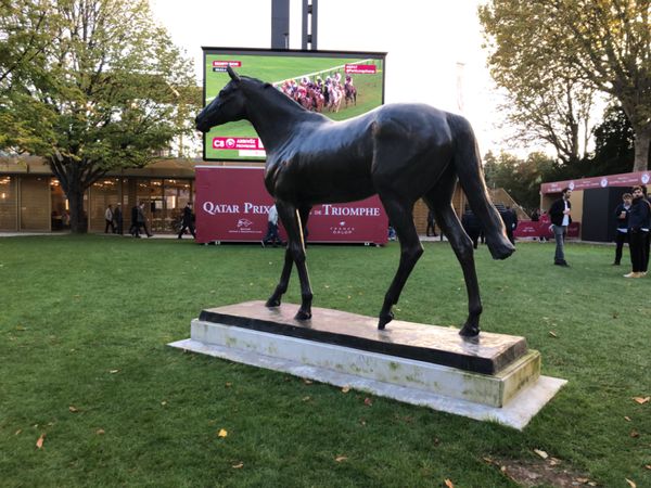 フランス・パリスロンシャン「凱旋門賞2019」の写真：今年は、日本人が多かった。