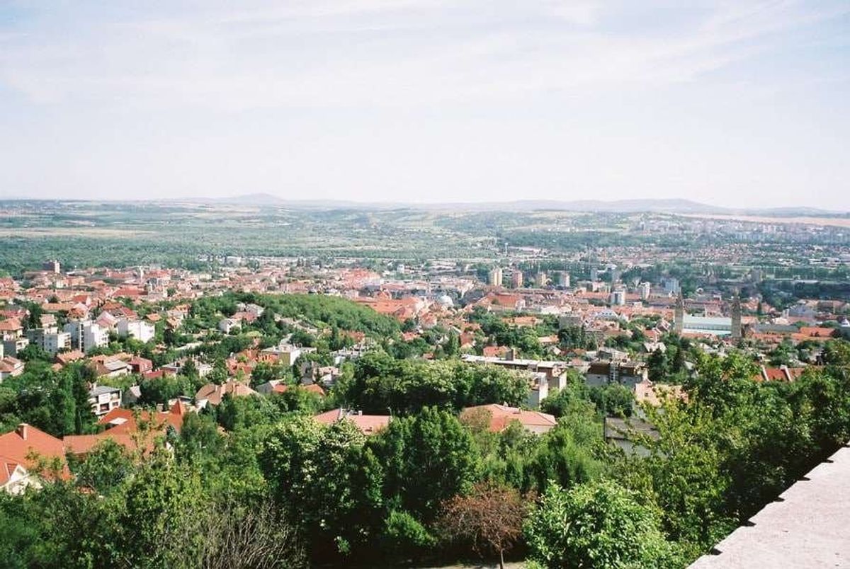 丘からペーチの街を見下ろす。美しい。