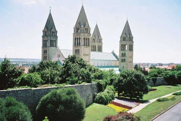 ハンガリー・ペーチ「2006年 ハンガリーの古都ペーチへクロアチアから日帰り旅行」の写真：サン・ピエトロ教会

