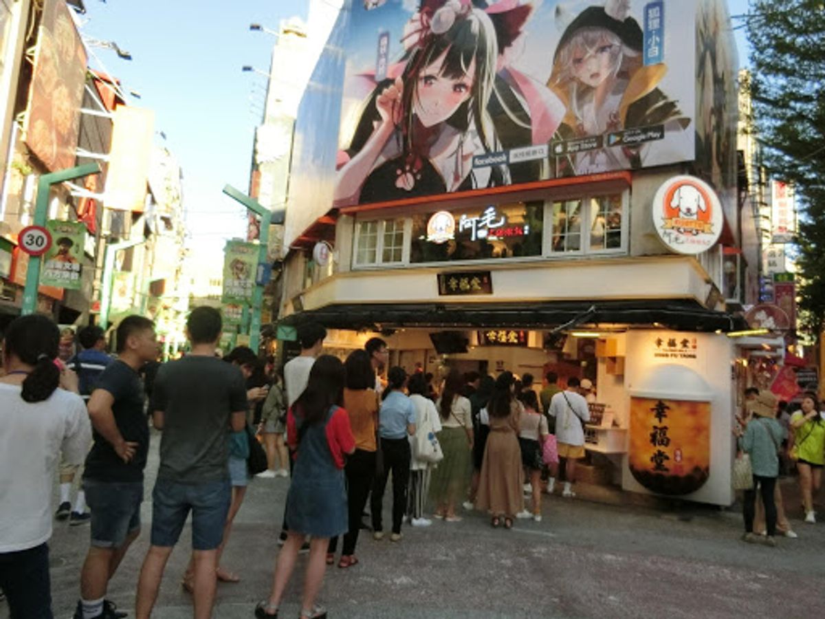 ローカルの人なのか、観光客なのか分からないけれど、西門でも有名なタピオカド...