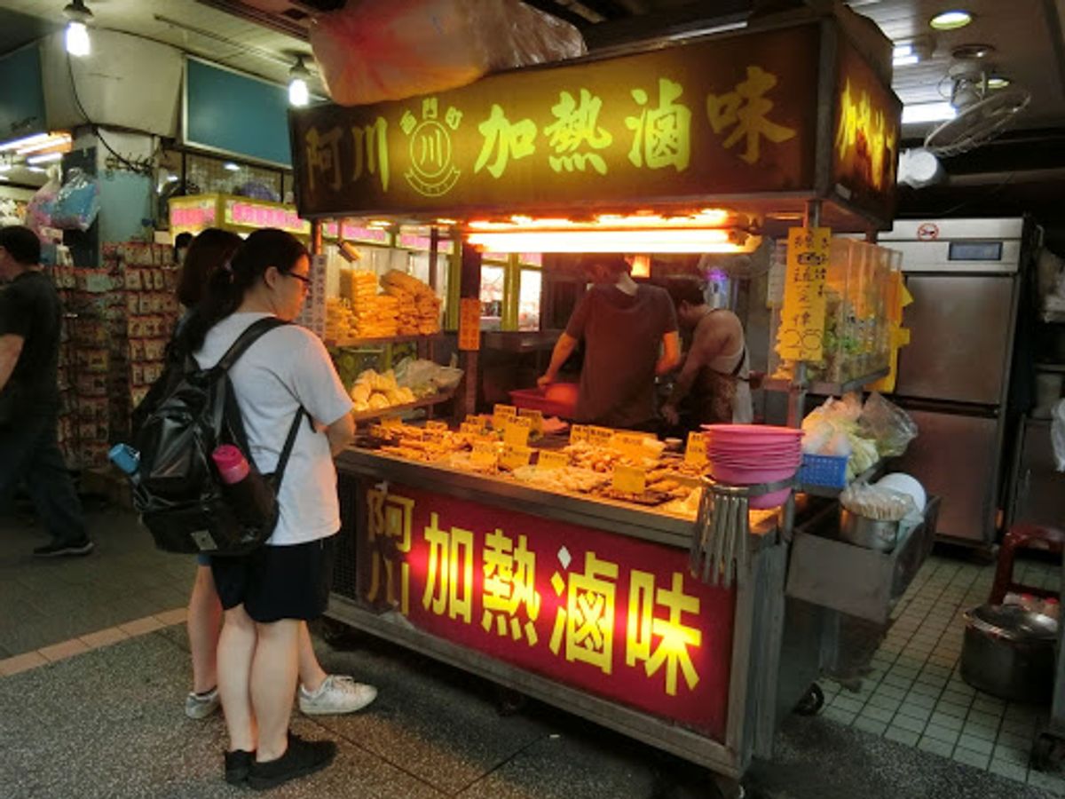 ローカルの人なのか、観光客なのか分からないけれど、西門でも有名なタピオカド...