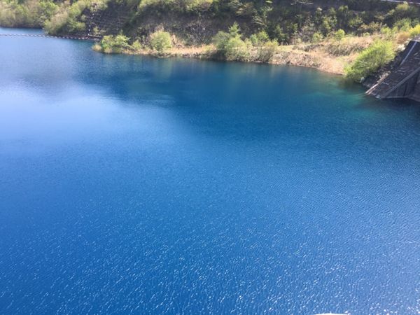 日本・奥四万湖・四万甌穴「群馬、四万」の写真：奥四万湖！すっごいブルー♡