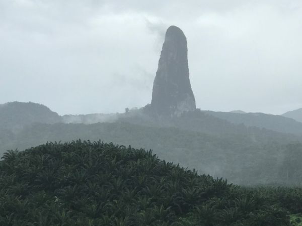 サントメ・プリンシペ・サントメ、サンジョアンドスアンゴラレス、ロラス島、ネヴェス「マイル消化」の写真