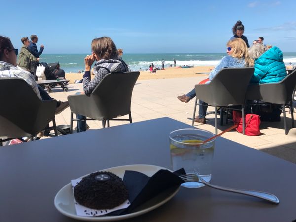 フランス・ビアリッツ「France🇫🇷Basque 」の写真：ビアリッツ☆海沿いにあるカフェ