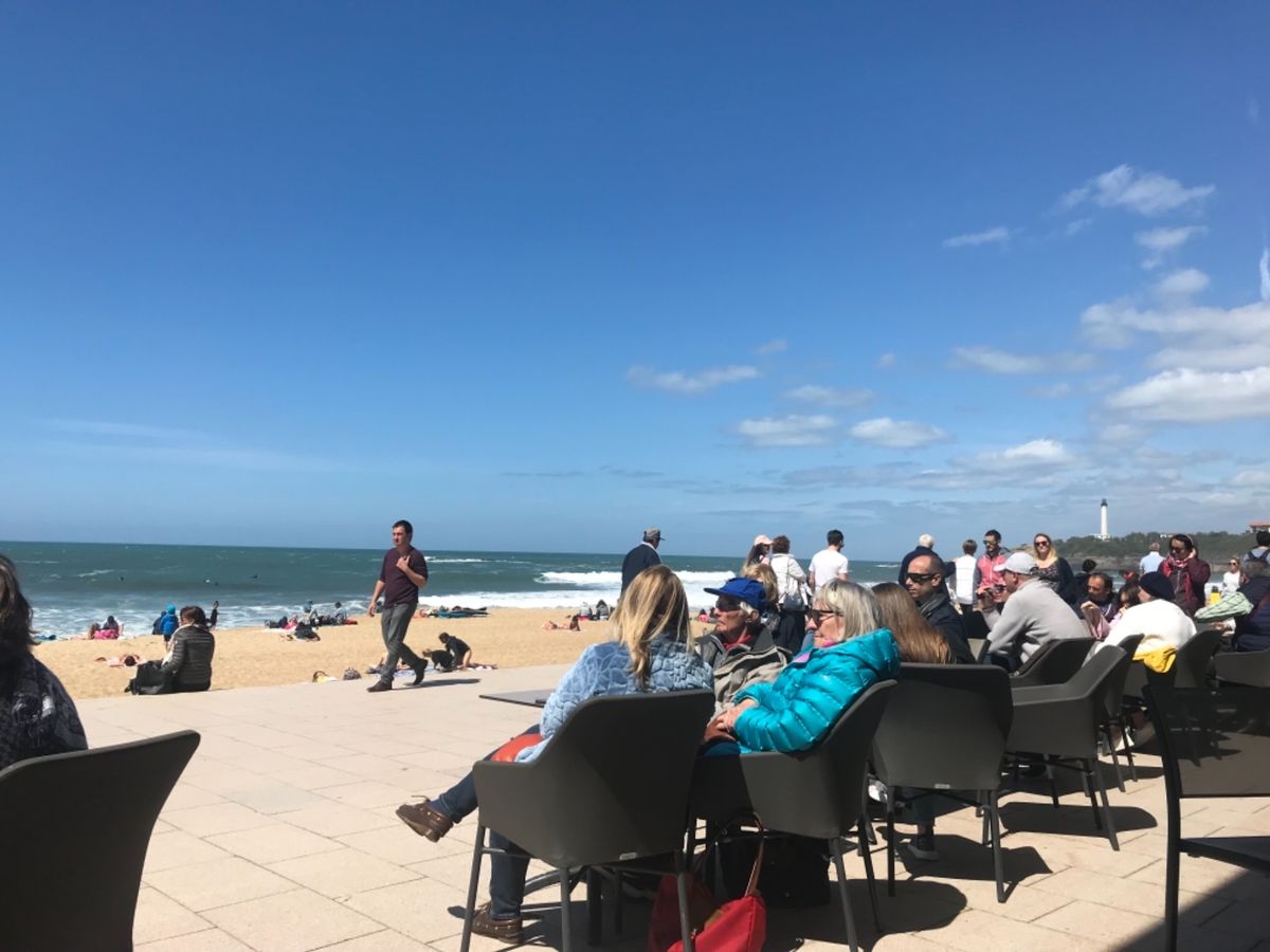 ビアリッツ☆海沿いにあるカフェ