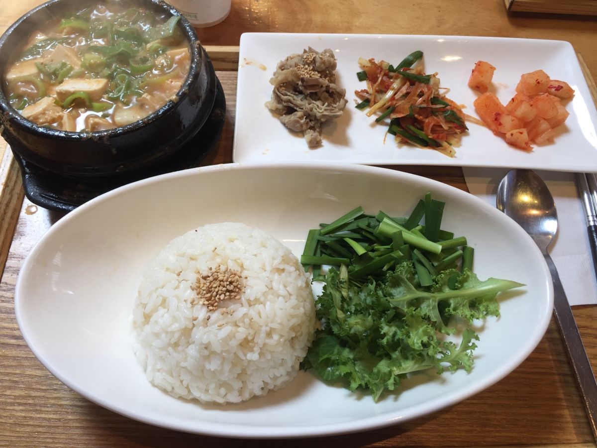 チョンノ3街はよく行ってるのに初めて行ったイクソンドン。可愛いカフェがいっ...