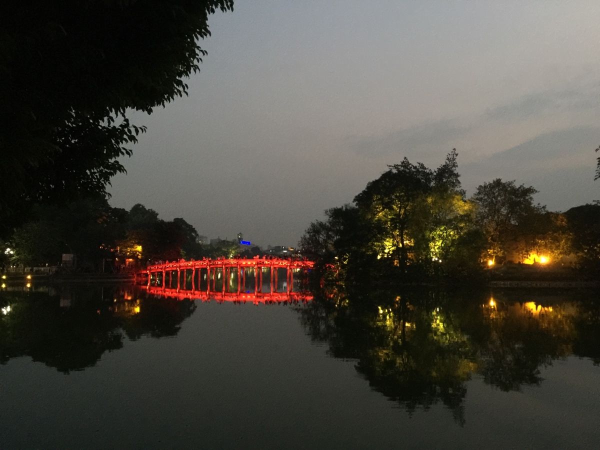 バイクの量が半端なかったハノイ。空気は悪いがご飯は美味しい。