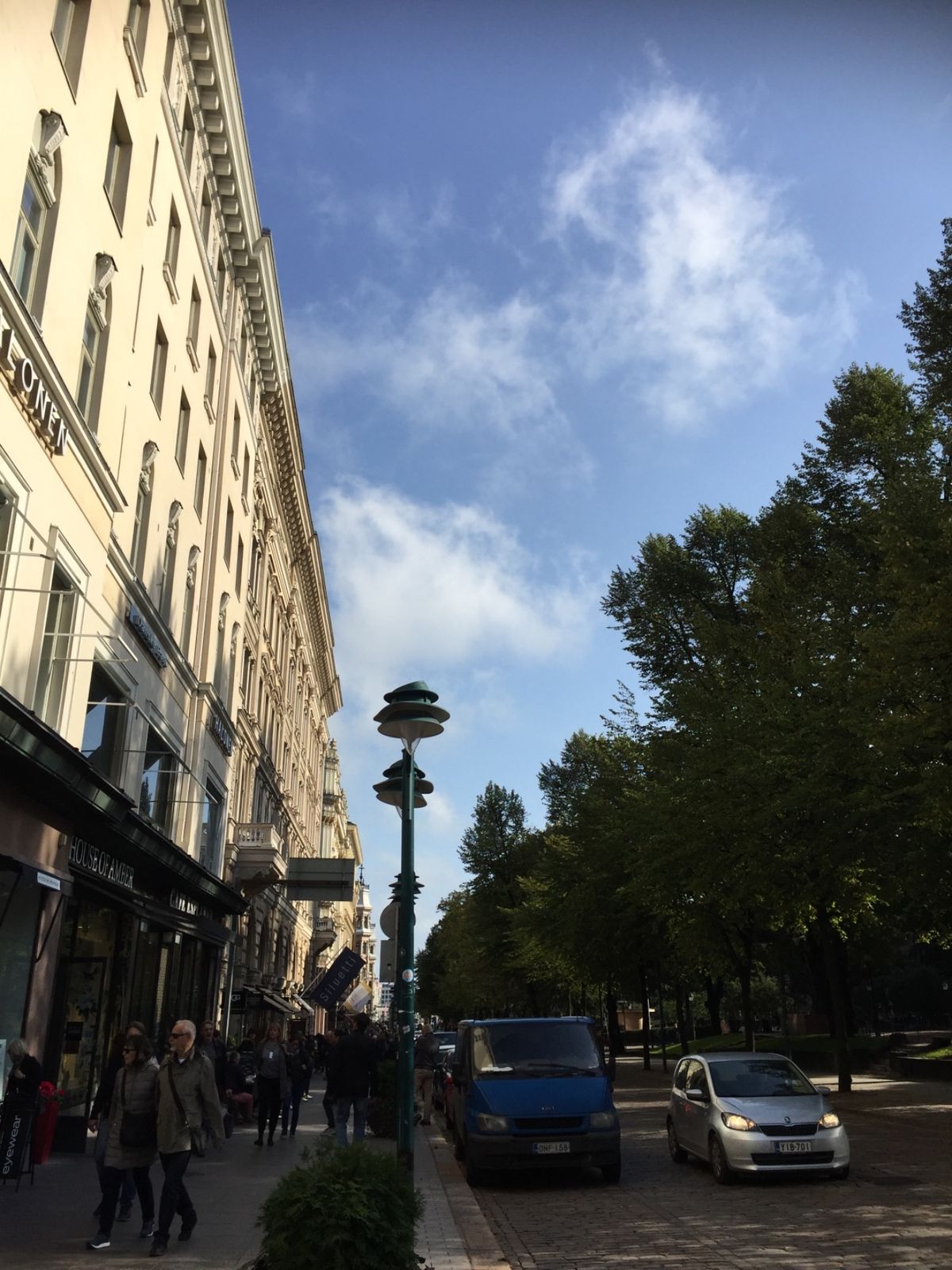 マリメッコの本社とヘルシンキの中心部を歩く。デザインは北欧の中でもフィンラ...