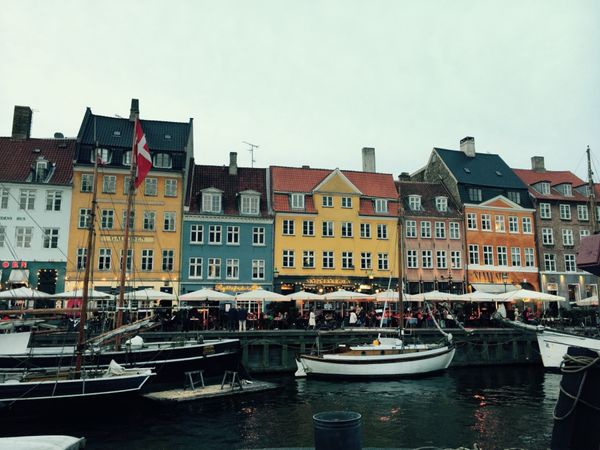 デンマーク・コペンハーゲン「デンマーク」の写真：ニューハウンの街並み。