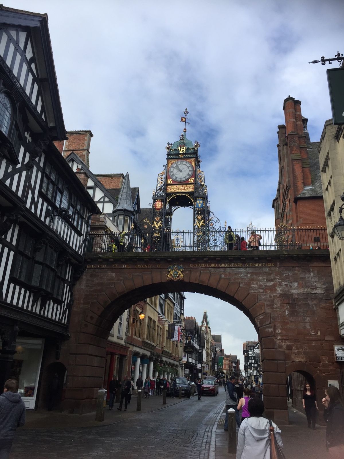 チェスターの街並み。歴史が深い運河の街。イギリスの京都的な場所なんだって。