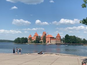 ポーランドから陸続きでバルト三国1番南のリトアニア共和国🇱🇹へ
湖とのコン...