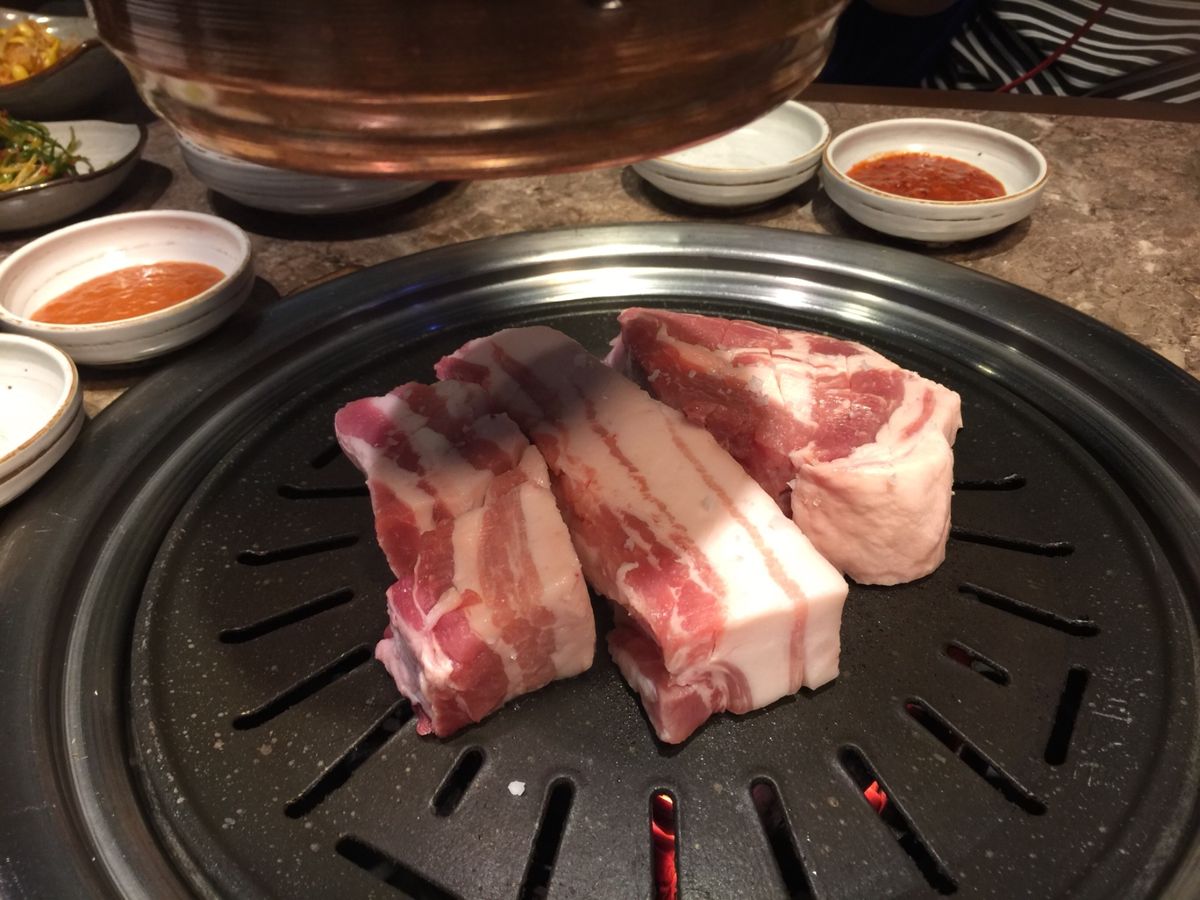 夏には必ず食べたくなる冷麺と絶品サムギョプサル。締めはもちろんポックンパ。