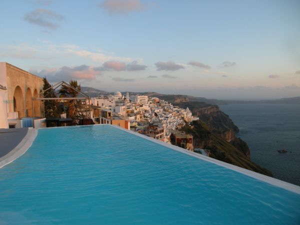 ギリシャ・アテネ「White wall in Santorini 」の写真