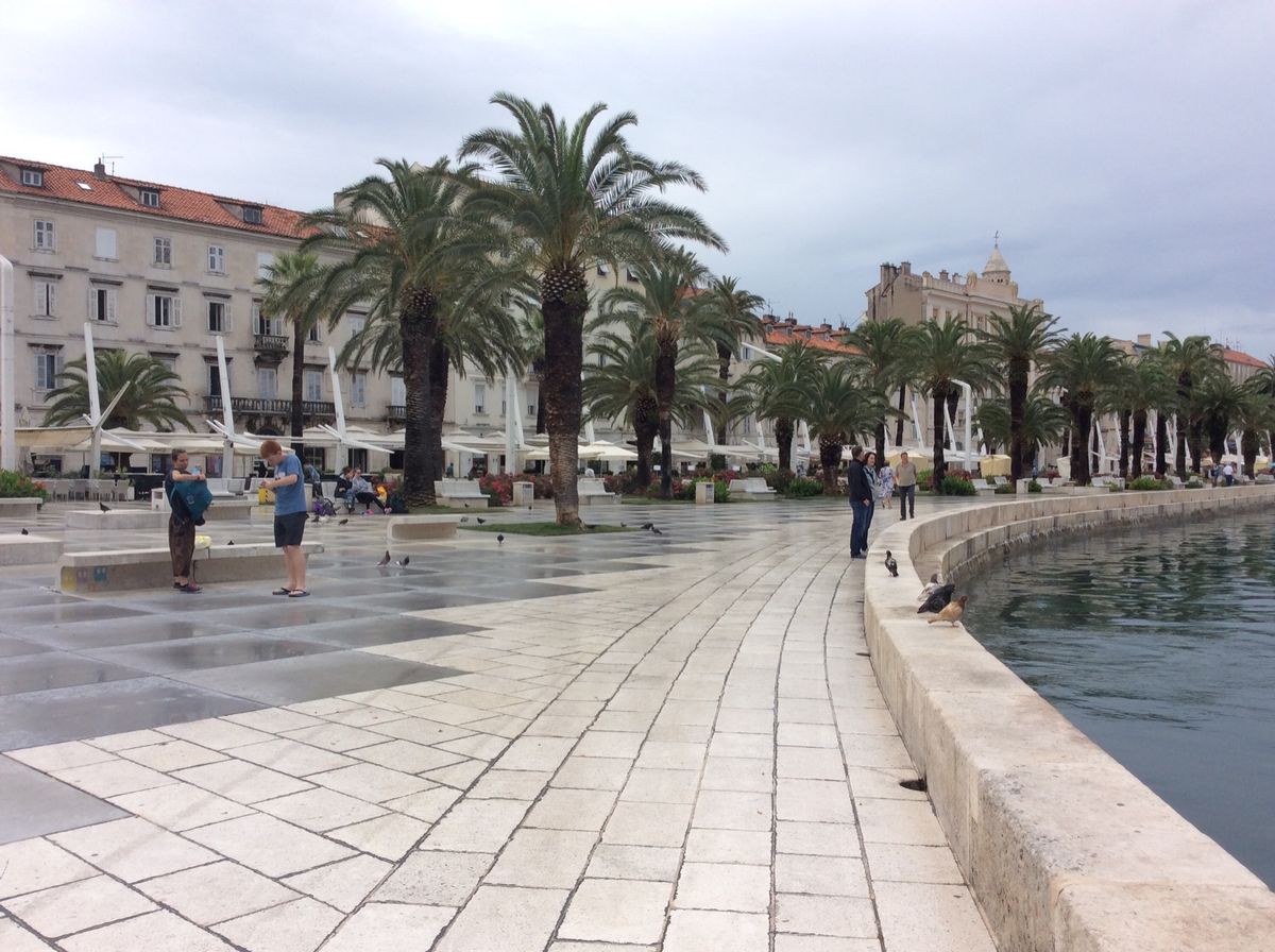 ・スプリット:アドリア海に面した港町
・ディオクレティアヌス宮殿
・半...