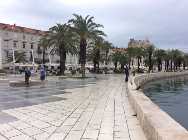 クロアチア・ドゥブロブニク、プーラ、ザグレブ、スプリット、プリトヴィツェ国立公園「クロアチア」の写真：・スプリット:アドリア海に面した港町
...