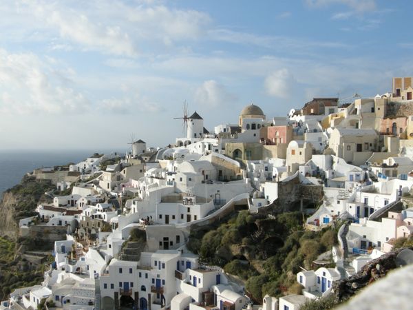 ギリシャ・アテネ「White wall in Santorini 」の写真