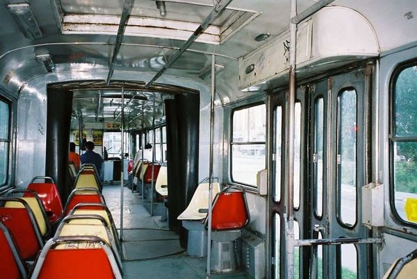 ボスニア・ヘルツェゴビナ・サライェボ「2006年 ボスニア・ヘルツェゴビナ 激戦の爪痕残るサラエヴォ」の写真:トラムに乗り郊外へ