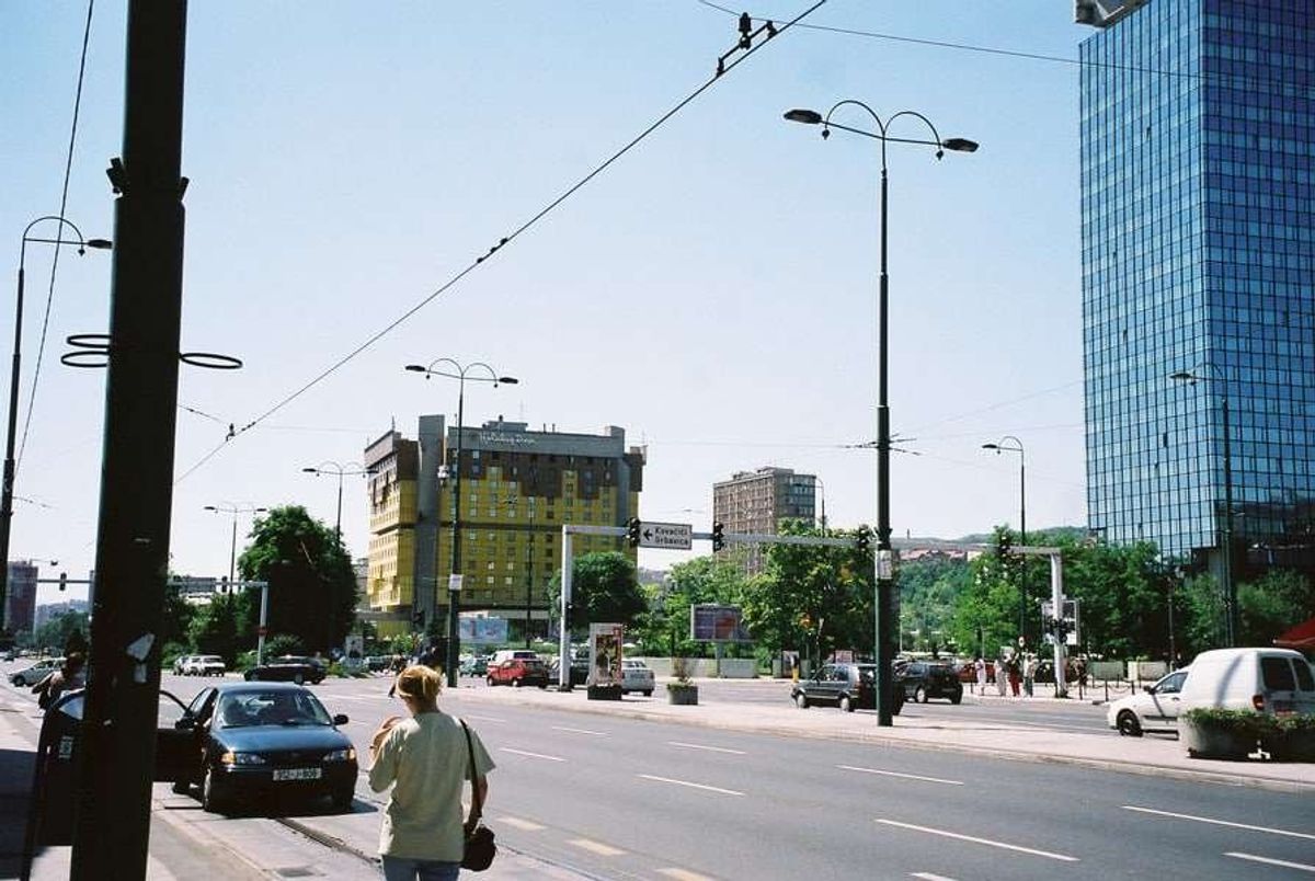 紛争中、世界中のジャーナリストや記者が拠点にしたホリディ・インとスナイパー...