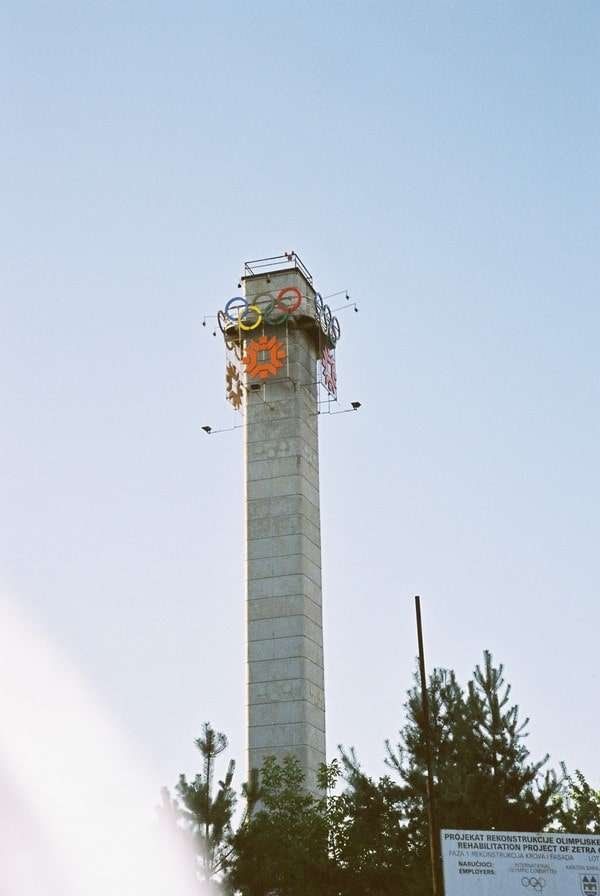 ボスニア・ヘルツェゴビナ・サライェボ「2006年 ボスニア・ヘルツェゴビナ 激戦の爪痕残るサラエヴォ」の写真:1984年サラエヴォ冬季オリンピック跡