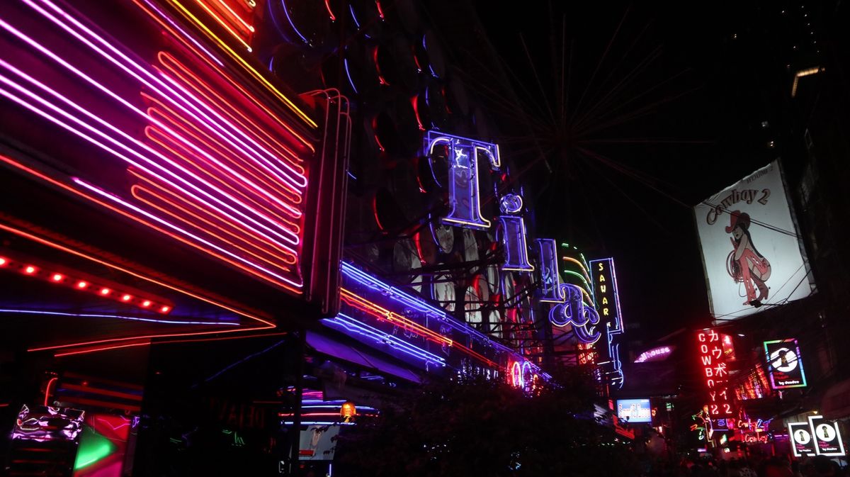 ソイカウボーイ。歓楽街。