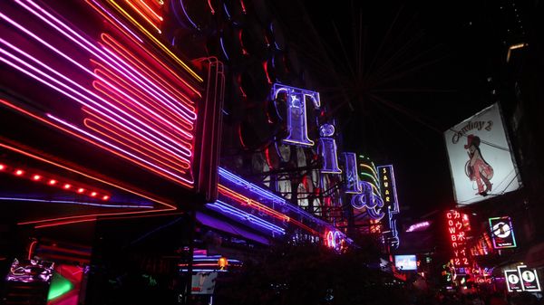 タイ・バンコク「タイ旅行(1回目)」の写真：ソイカウボーイ。歓楽街。